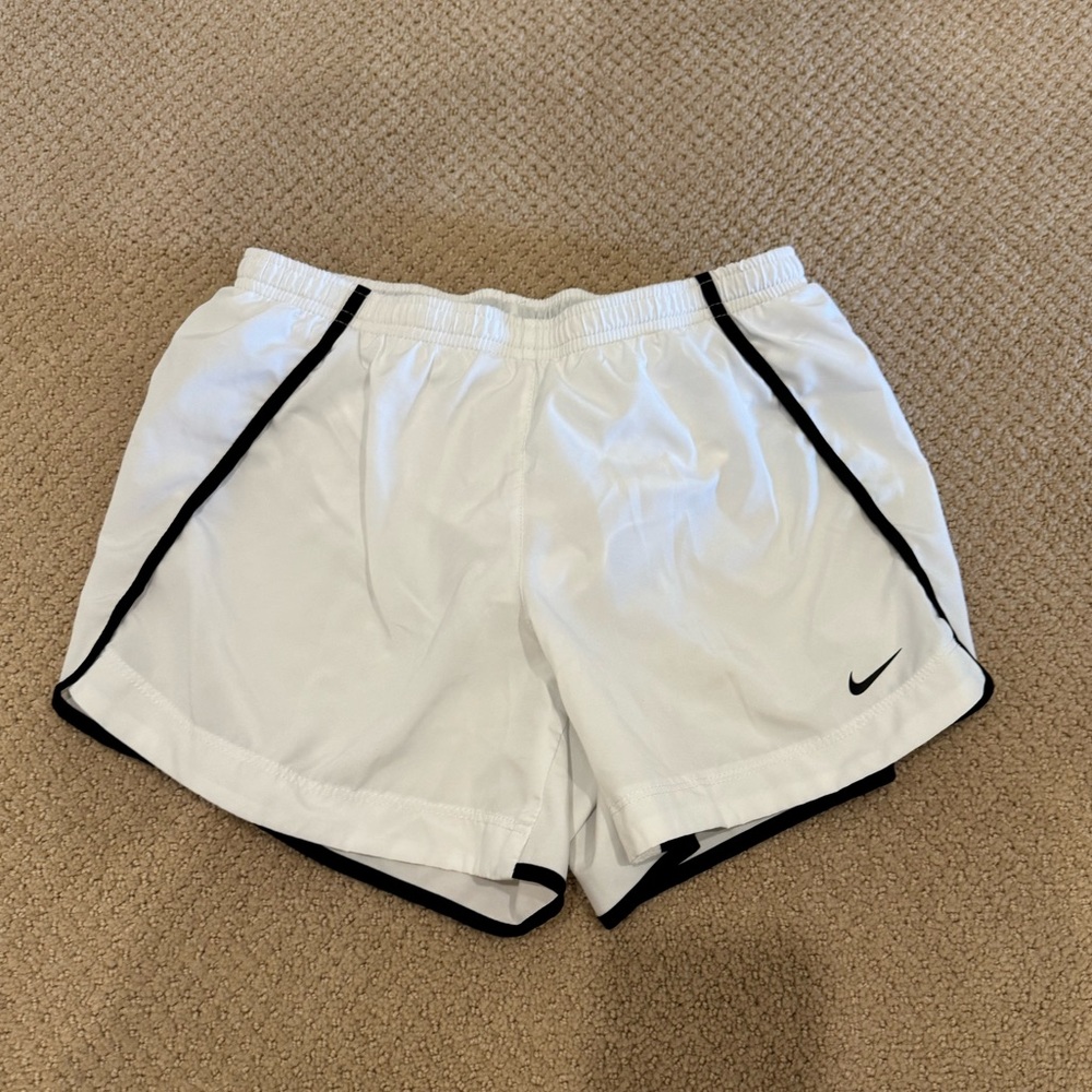 Nike Youth Size L Girls Dri-Fit Shorts in White/Black